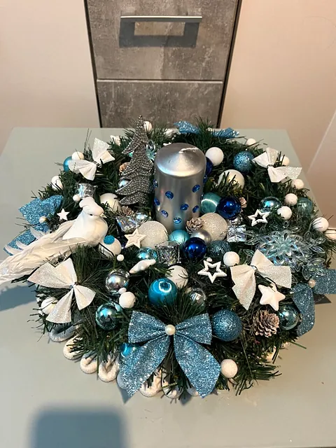 Adventní věnec s holubicí, ledová modř, bílá, stříbrná